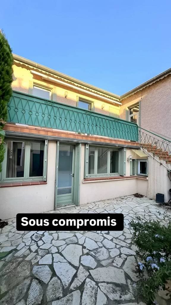 Maison de ville avec cour intime et garage