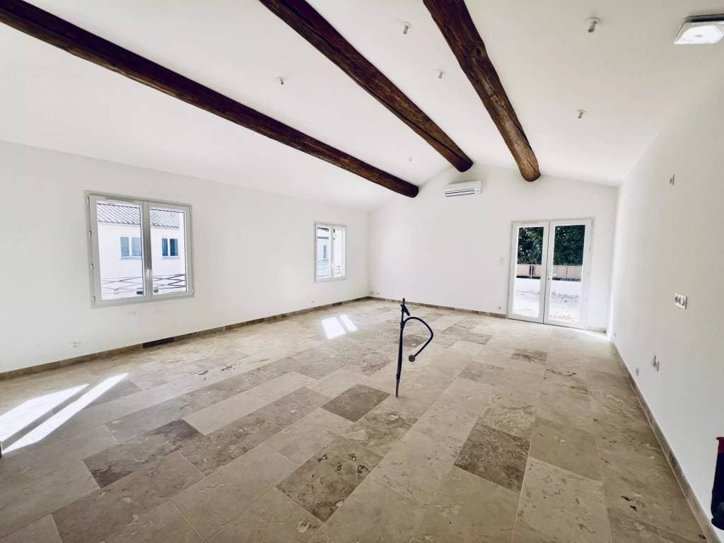 Grand appartement T3 avec terrasse couverte